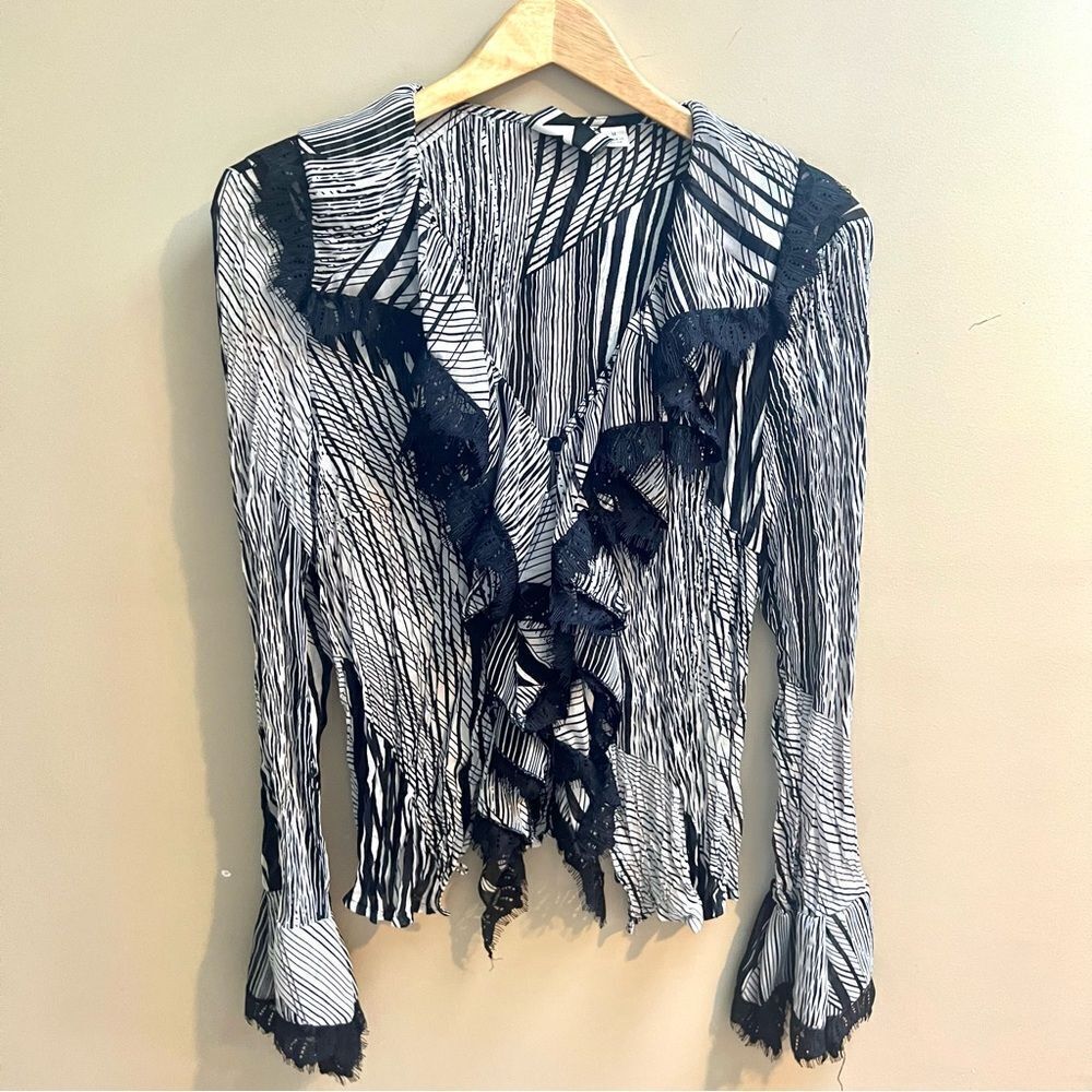 Marc Bouwer ruffled front top Sz M